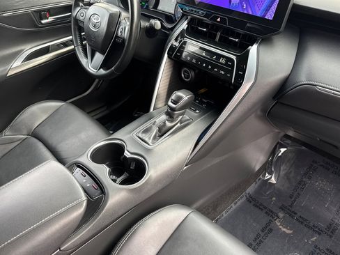 Certified 2024 Toyota Venza XLE image 16