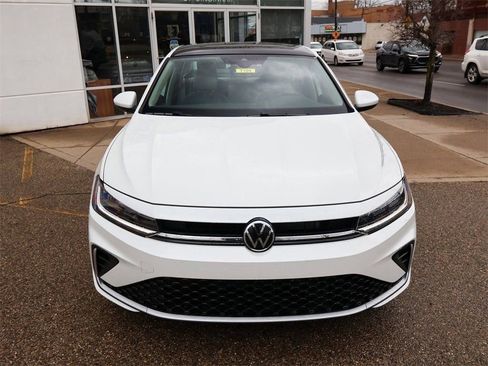 New 2026 Volkswagen Jetta SE image 8