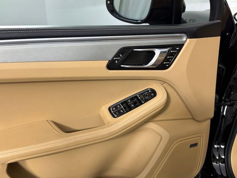 Used 2018 Porsche Macan Turbo image 14