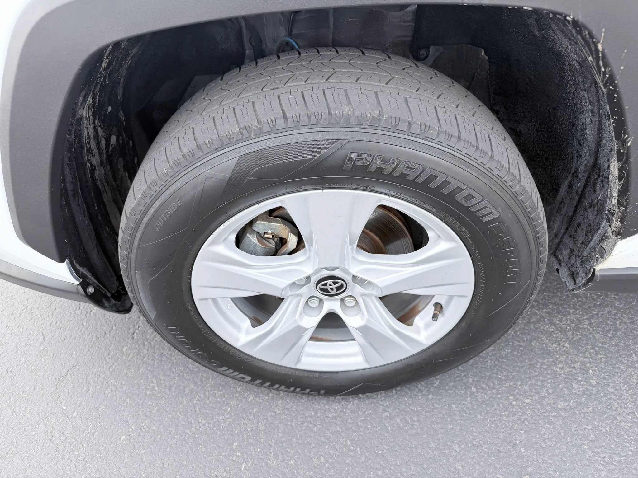 Used 2021 Toyota RAV4 LE AWD/4WD image 18