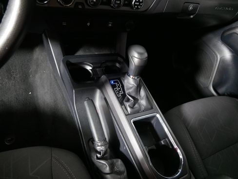 Used 2017 Toyota Tacoma TRD Sport w/ Tow Package (A/T) AWD/4WD image 24