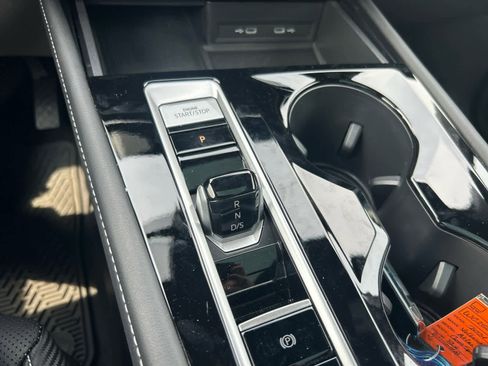 Used 2024 Volkswagen Atlas Cross Sport SE image 23