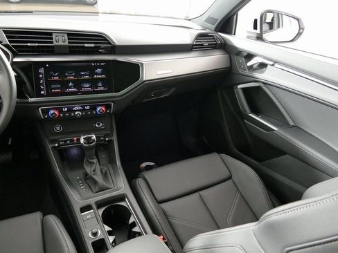 New 2025 Audi Q3 2.0T Premium image 24