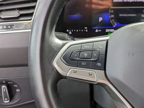 Used 2024 Volkswagen Tiguan SE image 19