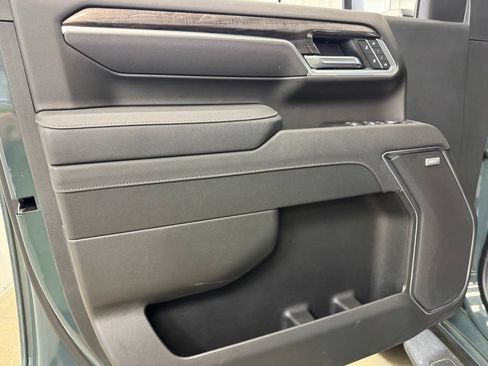 Used 2026 Chevrolet Silverado 2500 LTZ w/ LTZ Premium Package AWD/4WD image 9