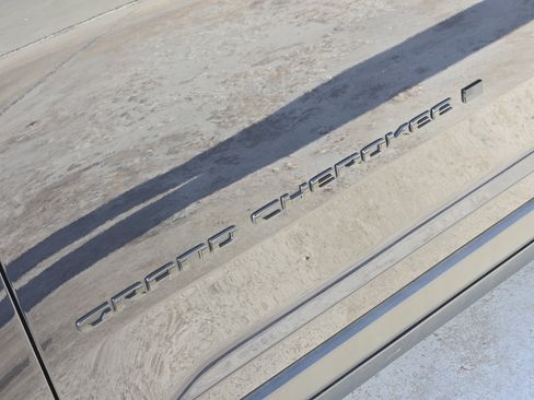 Used 2024 Jeep Grand Cherokee L Limited w/ Black Appearance Package image 13