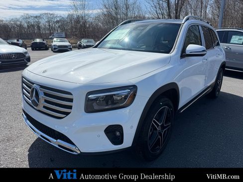 Used 2026 Mercedes-Benz GLB 250 4MATIC image 4