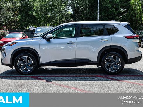 Used 2024 Nissan Rogue SV AWD/4WD image 9