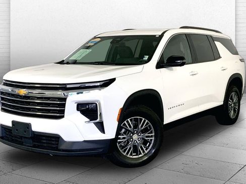 Used 2024 Chevrolet Traverse LT AWD/4WD image 12