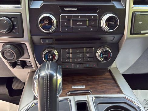 Used 2018 Ford F150 Lariat w/ Equipment Group 502A Luxury AWD/4WD image 24