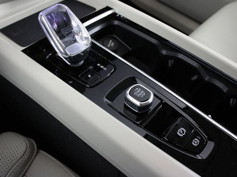 New 2026 Volvo XC60 T8 Ultra w/ Protection Package Premier AWD/4WD image 7