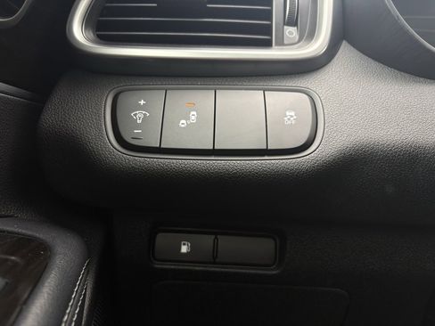 Used 2019 Kia Sorento LX image 13