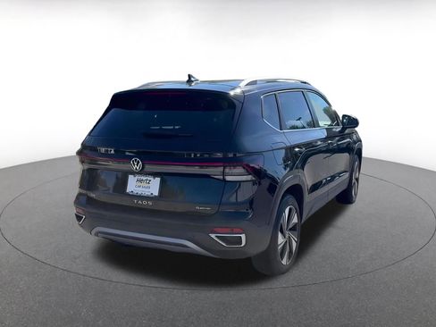Used 2025 Volkswagen Taos SE image 12