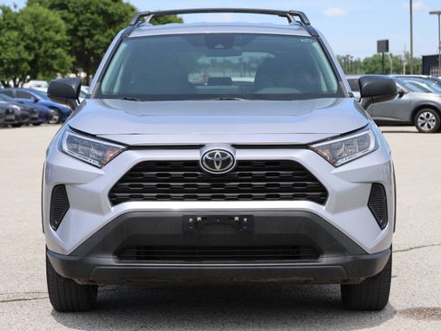 Used 2020 Toyota RAV4 LE AWD/4WD image 2