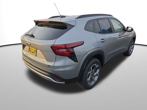 New 2025 Chevrolet Trax LT w/ LT Convenience Package image 6