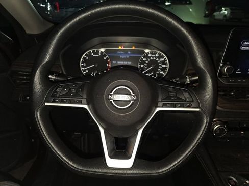 Used 2023 Nissan Altima 2.5 SV FWD image 4