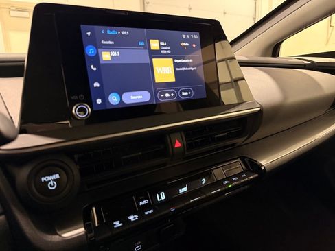 Used 2025 Toyota Prius LE FWD image 22