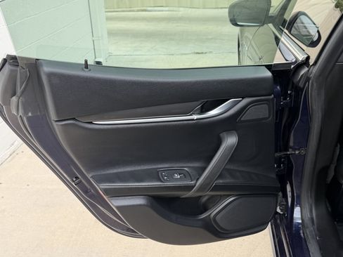 Used 2018 Maserati Ghibli RWD image 32
