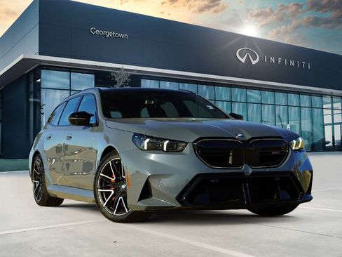 Used 2025 BMW M5 Touring image 1