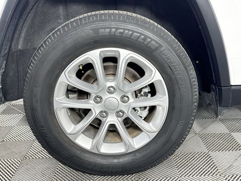 Used 2021 Jeep Grand Cherokee Laredo RWD image 31