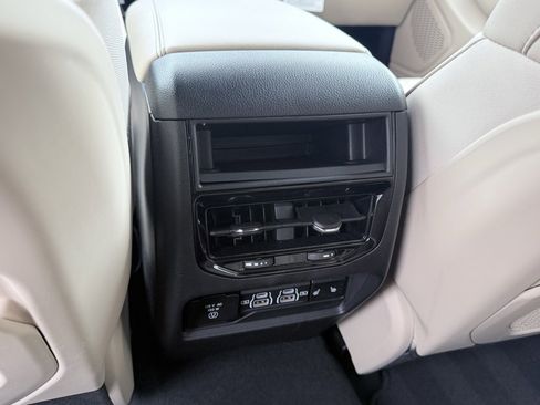 Used 2024 Jeep Grand Cherokee Limited w/ Luxury Tech Group II image 25