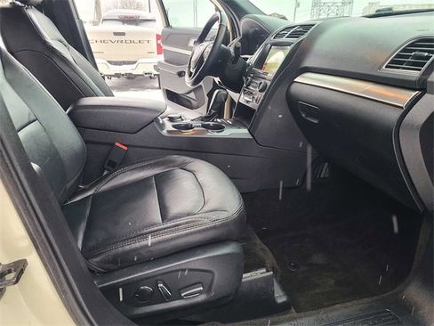Used 2018 Ford Explorer XLT w/ Equipment Group 202A image 17