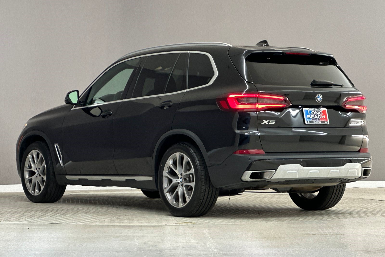 Certified 2023 BMW X5 xDrive40i w/ Premium Package AWD/4WD image 3