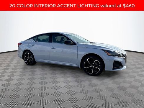 Certified 2025 Nissan Altima 2.5 SR FWD image 3