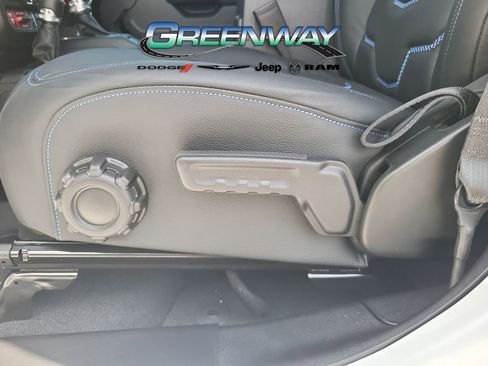 Used 2025 Jeep Wrangler Unlimited Sport AWD/4WD image 19