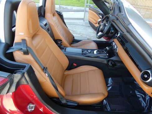 Used 2018 FIAT 124 Spider Lusso w/ Convenience Group image 24