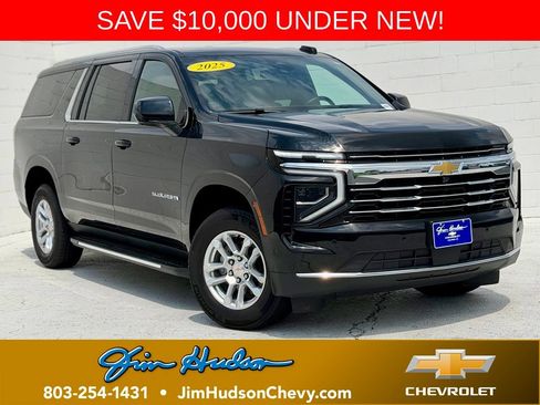 Used 2025 Chevrolet Suburban LT AWD/4WD image 1