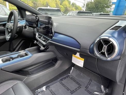 New 2026 Chevrolet Equinox EV LT image 32