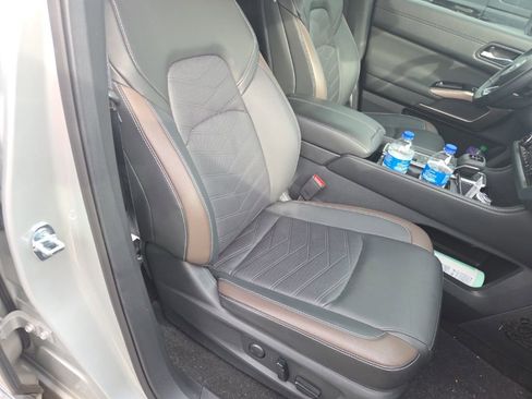 Used 2025 Nissan Pathfinder Platinum FWD image 8