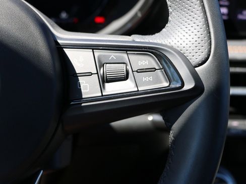 Used 2025 Alfa Romeo Tonale image 19