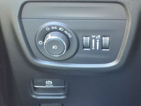 Used 2025 Jeep Grand Cherokee Limited w/ Luxury Tech Group II AWD/4WD image 28