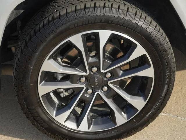 Certified 2023 Jeep Grand Cherokee L Overland w/ Luxury Tech Group IV AWD/4WD image 11