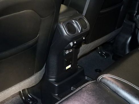 Used 2023 Jeep Wrangler Unlimited Sahara AWD/4WD image 17
