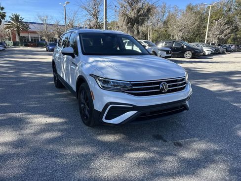 Used 2024 Volkswagen Tiguan SE image 8