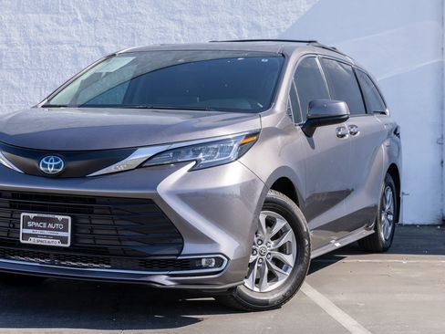 Used 2021 Toyota Sienna XLE FWD image 9