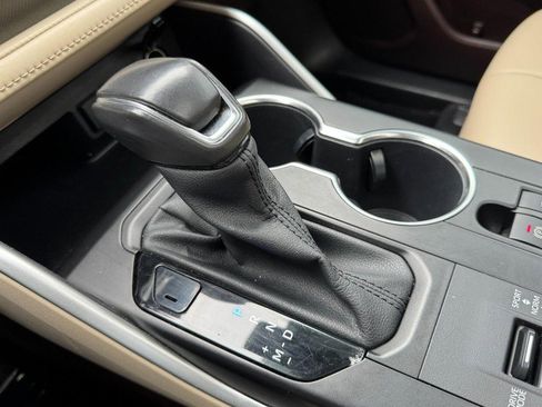 Used 2021 Toyota Highlander XLE image 21