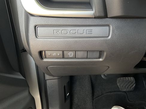 Used 2025 Nissan Rogue S AWD/4WD image 19