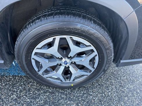 Used 2023 Subaru Forester Premium image 18