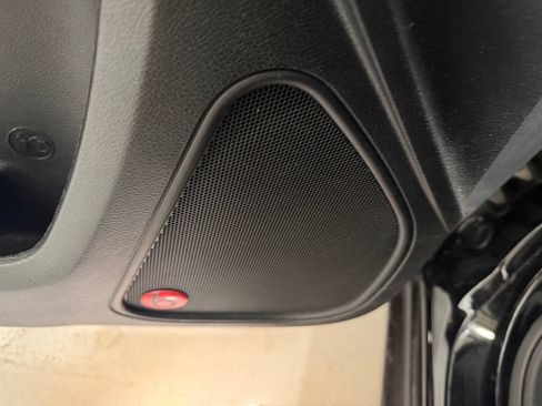 Used 2014 Chrysler 300 S RWD image 3