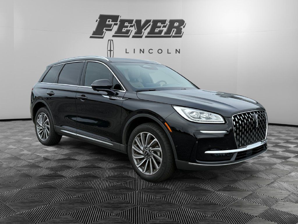 Used 2023 Lincoln Corsair Reserve w/ Equipment Group 202A FWD image 7