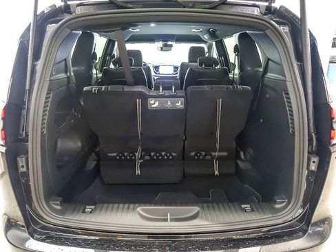 Used 2021 Chrysler Pacifica Touring-L w/ S Appearance Package image 22