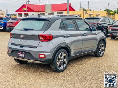 Used 2022 Hyundai Venue Limited w/ Cargo Package FWD image 8