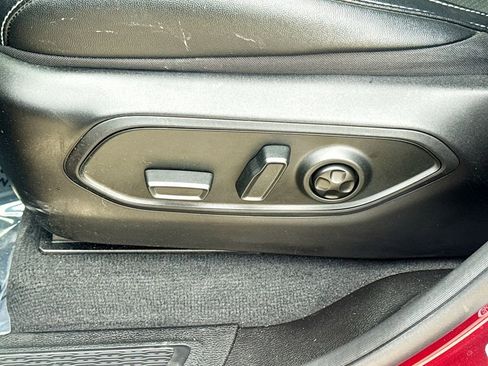 Used 2025 Jeep Grand Cherokee L Laredo RWD image 15