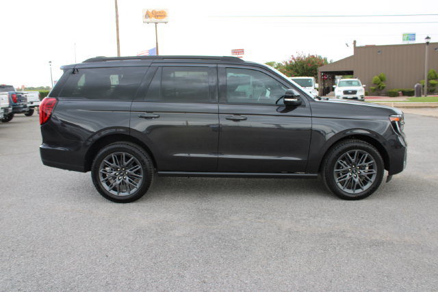 New 2027 Ford Expedition Platinum w/ Stealth Appearance Package AWD/4WD image 3