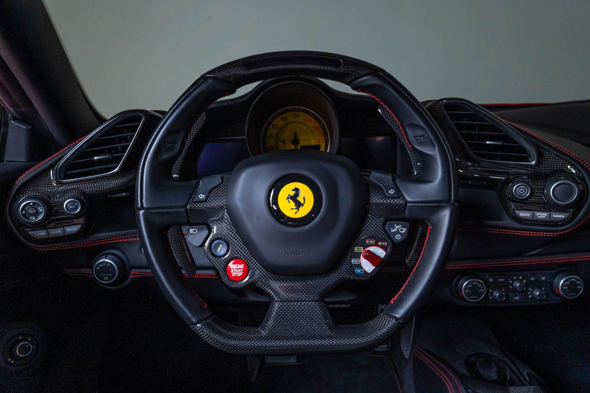 Used 2018 Ferrari 488 GTB RWD image 33