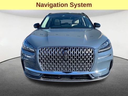Used 2025 Lincoln Corsair AWD w/ Equipment Group 101A image 4